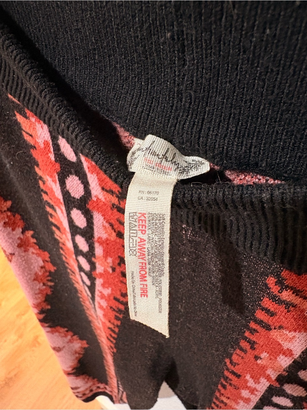 Floral Knit Cropped Sweater & pants set - Black & Coral - Picture 4 of 7